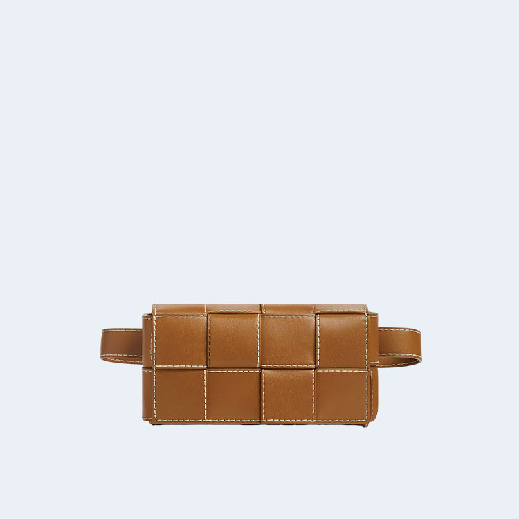 보테가 베네타 우드 내추럴 카세트 벨트백