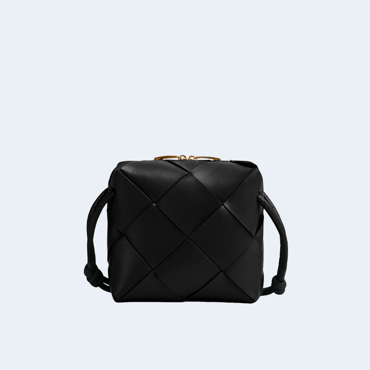 보테가 베네타 미니 카세트 카메라백 블랙