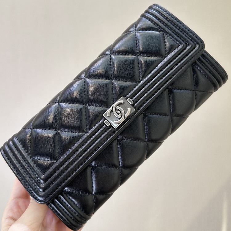 샤넬 보이 랩스킨 장지갑