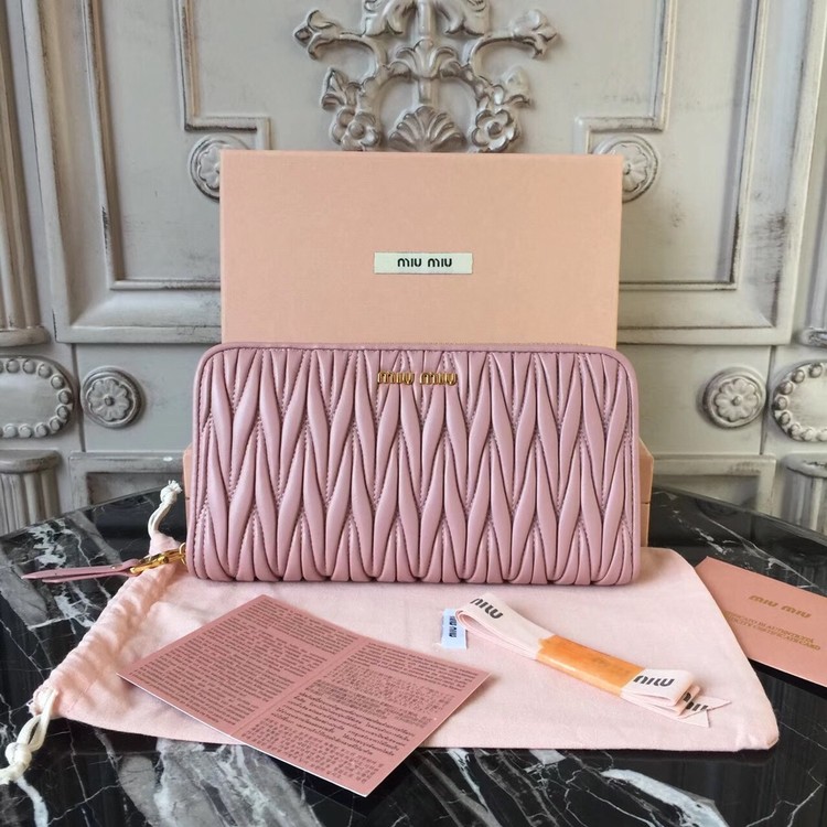 미우미우 마테라쎄 지퍼 장지갑 핑크