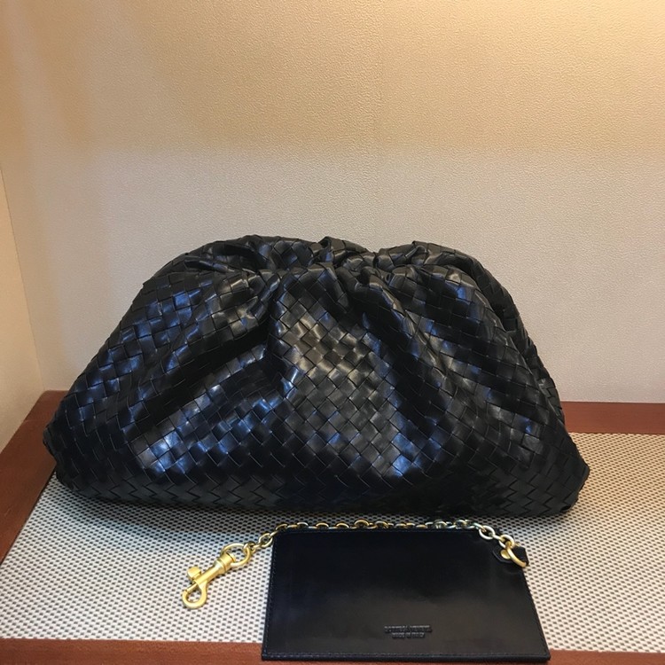 보테가 베네타 레더 파우치백 블랙