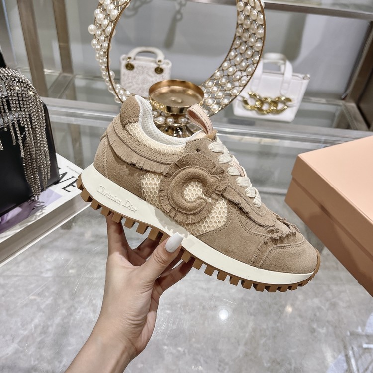 디올 C'est Dior 누드 스웨이드 스니커즈