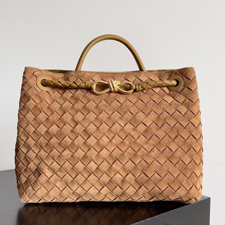 보테가 베네타 미디엄 안디아모 스웨이드