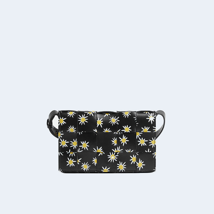 보테가 베네타 데이지 프린트 카세트백