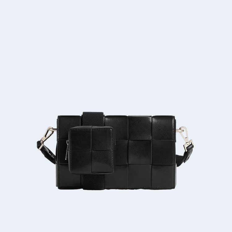 보테가 베네타 버서타일 스트랩 카세트백 블랙