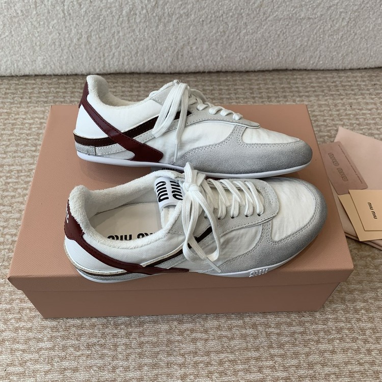 미우미우 25년 최신상 스니커즈