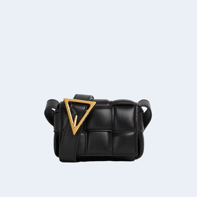 보테가 베네타 패디드 카세트 미니 크로스백