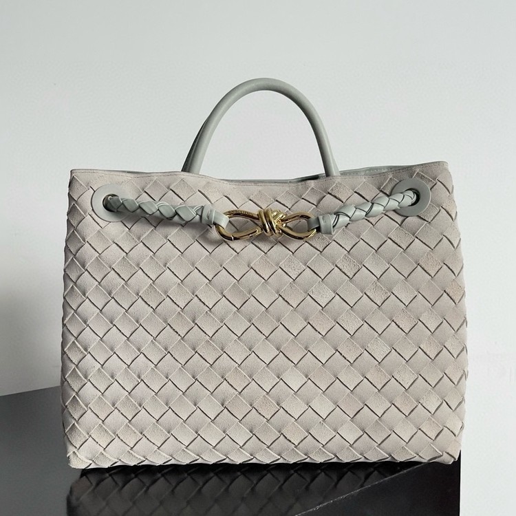 보테가 베네타 미디엄 안디아모 스웨이드