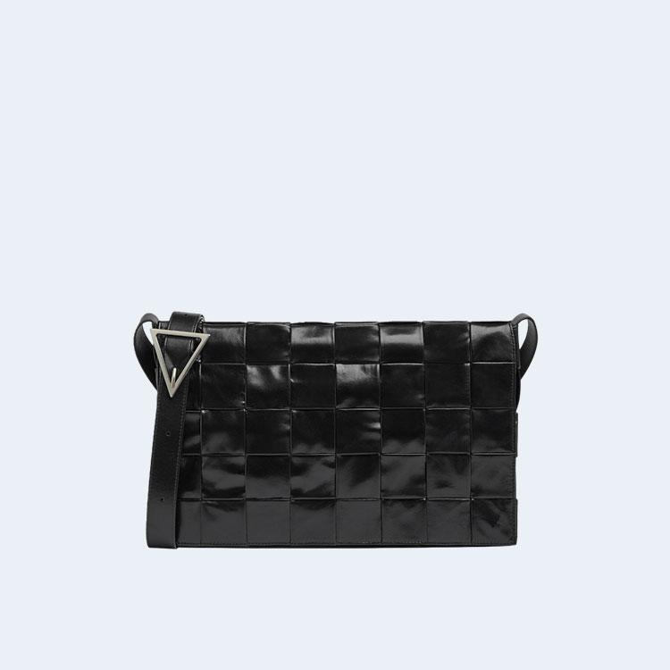 보테가 베네타 라지 레더 카세트백 블랙