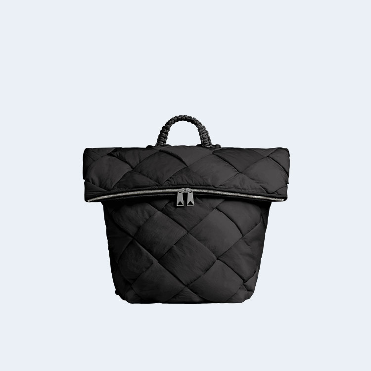 보테가 베네타 패디드 카세트 백팩 블랙