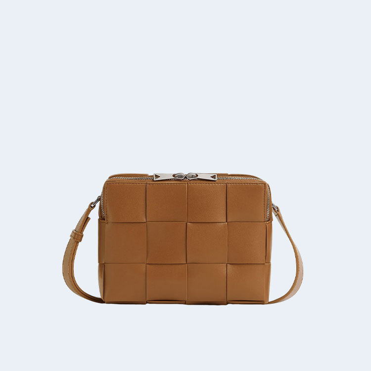 보테가 베네타 우드 카세트 카메라백