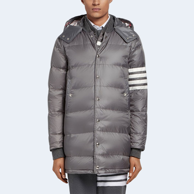 톰브라운 미디엄 매트 나일론 다운 코트