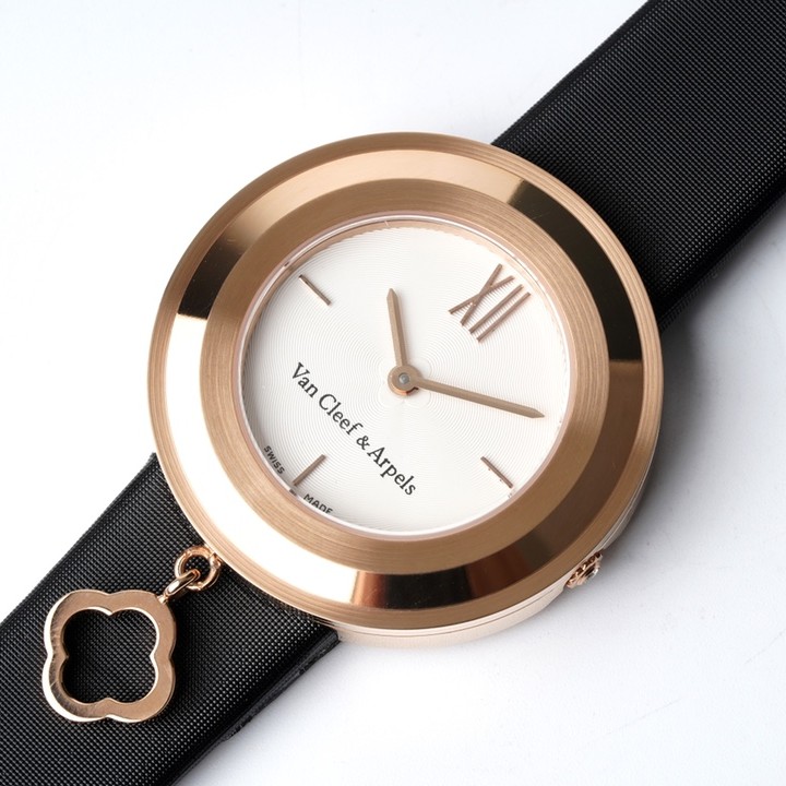 반클리프 앤 아펠 참 워치 골드 블랙