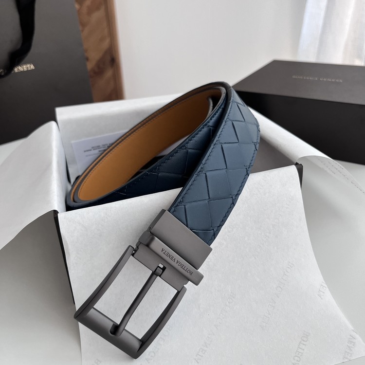 보테가 베네타 인트레치아토 레더 벨트 네이비