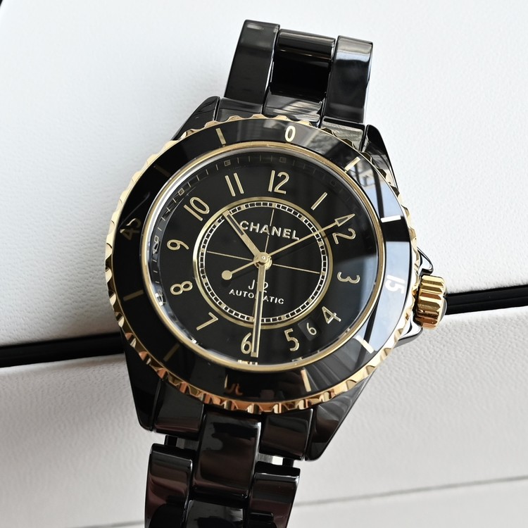 샤넬 J12세라믹 금장 블랙 33mm