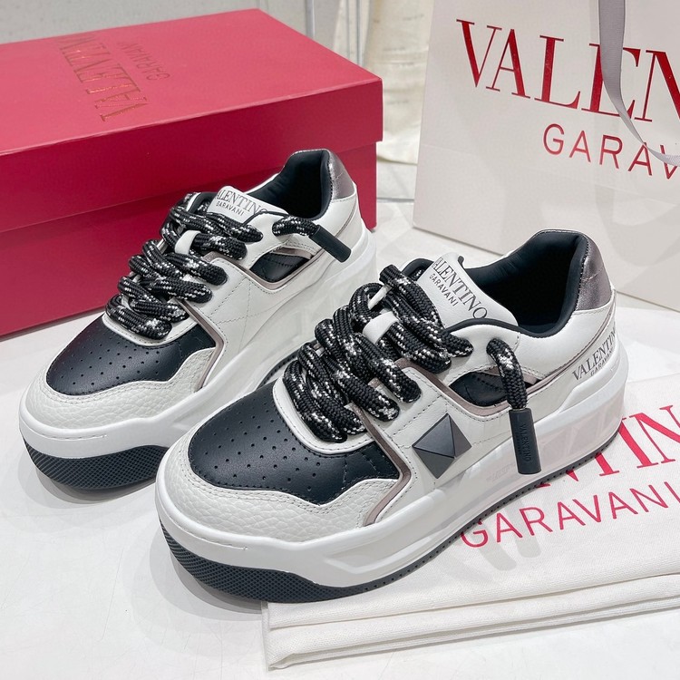 발렌티노 원스터드 블랙 화이트