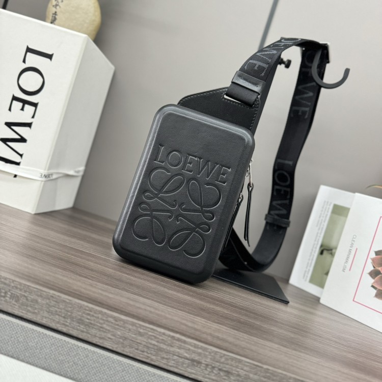 로에베 스무스 카프스킨 몰디드 힙색