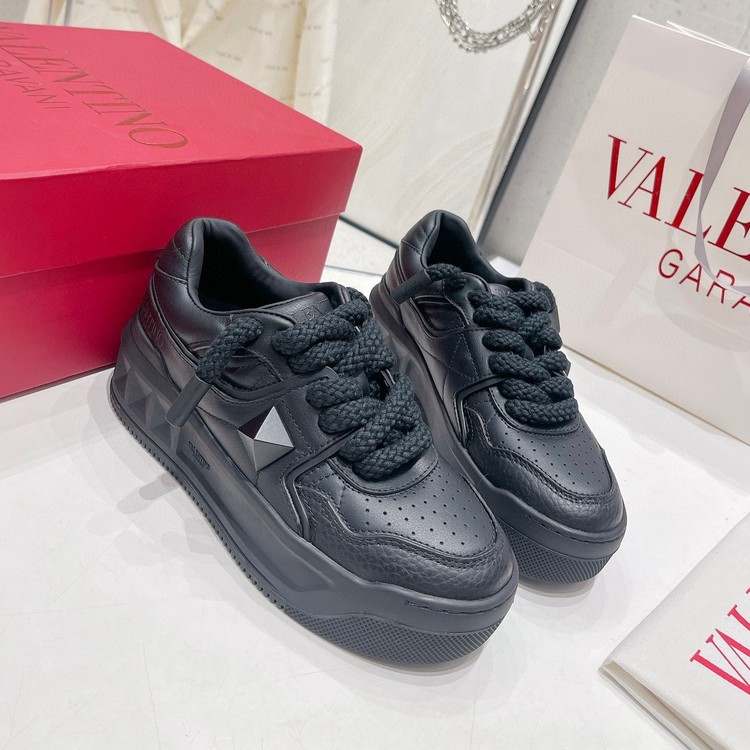 발렌티노 원스터드 블랙