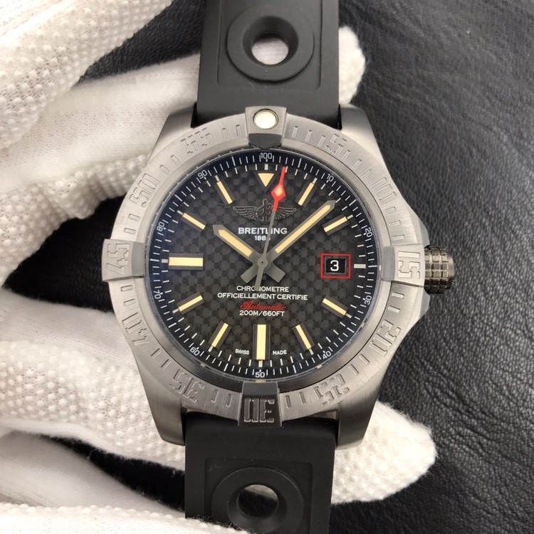 브라이틀링 어벤저 블랙버드  44mm