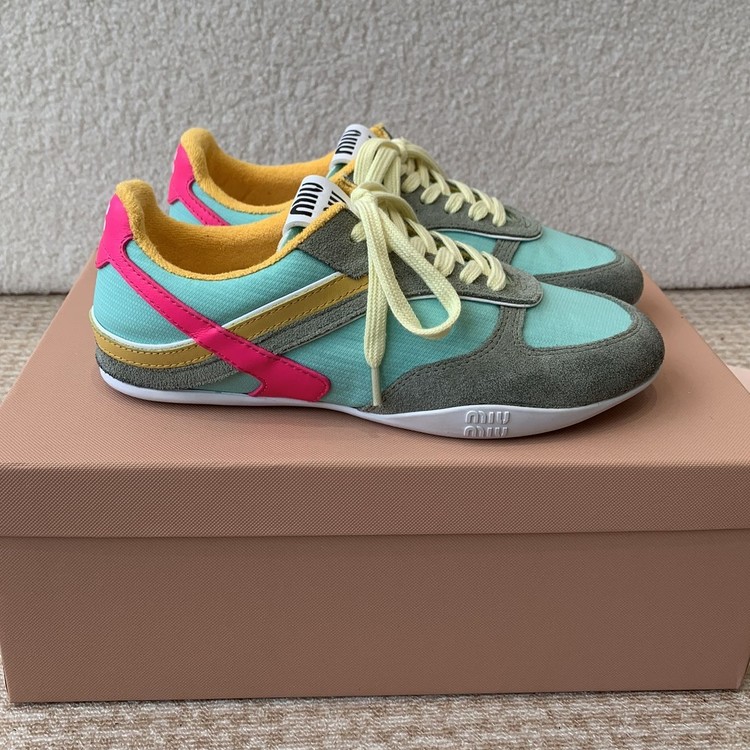 미우미우 25년 최신상 스니커즈