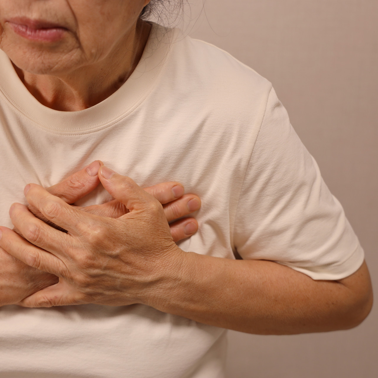 <br><p><span style="font-size: 24px;  color:black;"><strong>고혈압<strong></span><p>