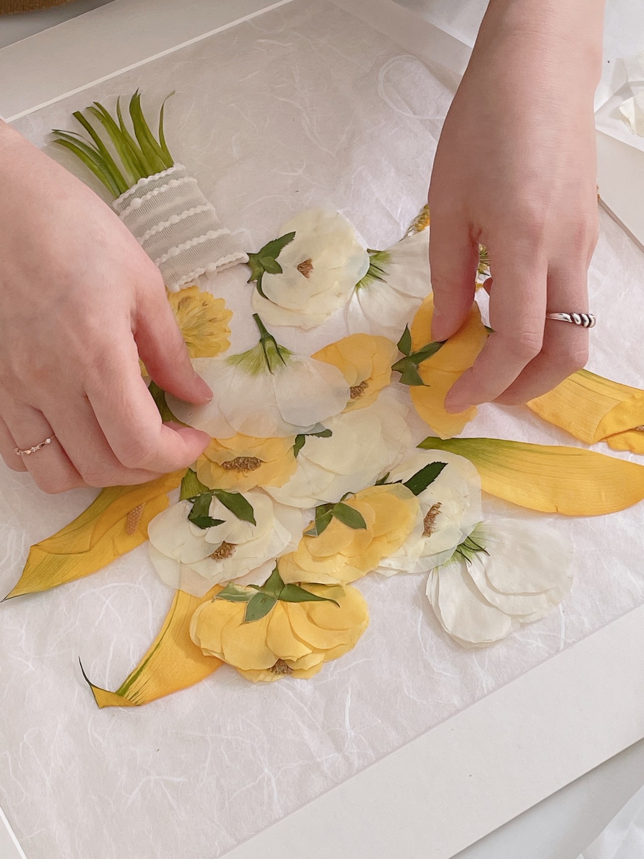 <h3 style="text-align:left; font-size:18px; margin-top:30px;">압화 클래스</h3><br> <p style="text-align:left; font-size:15px;"> <span style="color:#666;">부케 압화 디자인 클래스</span><br> <span style="color:#666;">부케 압화 오브제</span> </p>