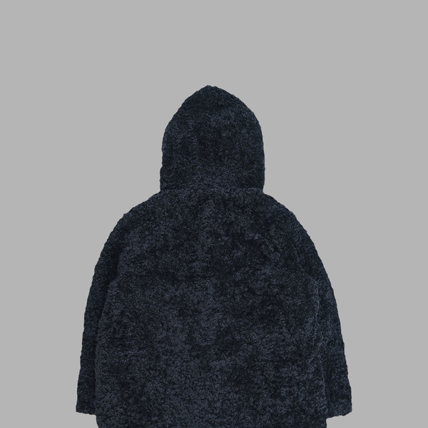 FUR JACKET : THE MUSEUM VISITOR