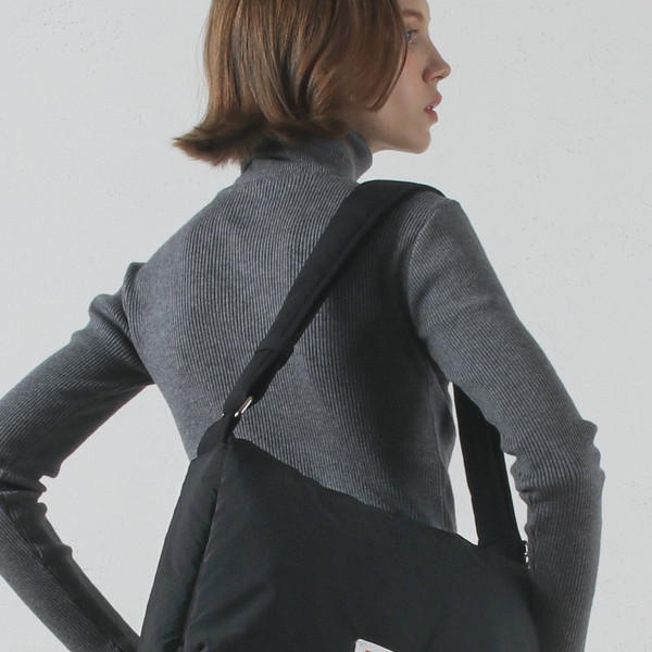 Large plumpy daily cross bag _ Black : Masmarulez [마스마룰즈]