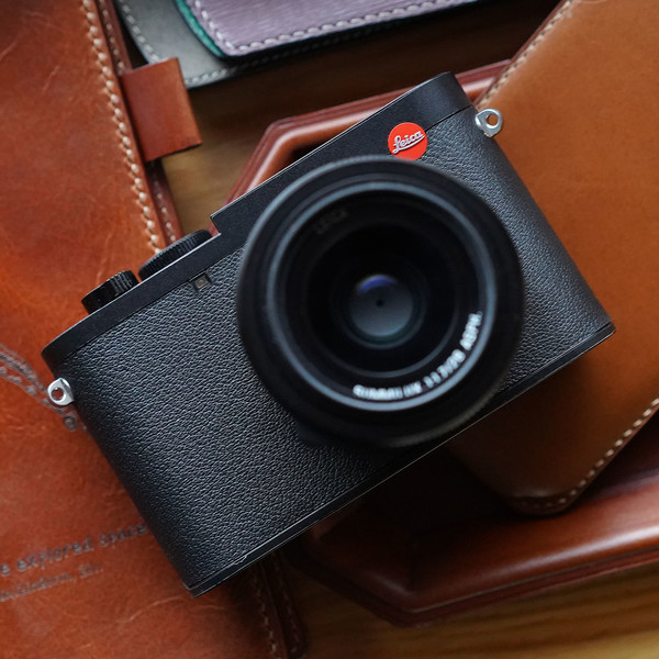 Leica Q3 美品 Leica Q3, Q3 43 Real leather skin : LEICA CASES & STRAPS by