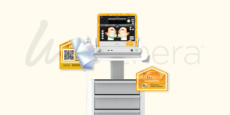 울쎄라리프팅 기기 이미지입니다. 좌측에는 QR코드, 우측에는 울쎄라리프팅 정품팁 인증서가 배치되어 있습니다. 뒷 배경에는 영어로 Ulthera라고 적혀있습니다.