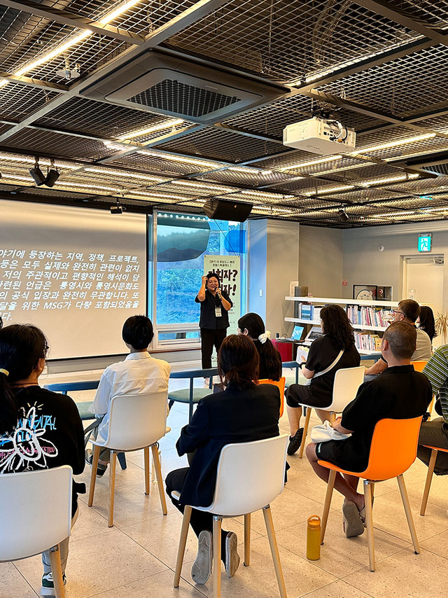   <h4 style="text-align: center;"><span style="color: rgb(255, 255, 255); font-size: 30px; letter-spacing: 0px;"><strong>문화도시 기반조성</strong></span></h4>  <h4 style="text-align: center;"><span style="font-size: 14px; letter-spacing: 8px;"><p><br></p><img src="https://cdn.imweb.me/upload/S2023112006b32b823a19f/67e15b7337493.png" class="fr-fin fr-dib"></span></h4>  <p style="text-align: center;"> 	<br> </p>  <p style="text-align: center;"><span style="font-size: 16px;"><span style="color: rgb(255, 255, 255);">문화도시센터 운영</span></span></p>  <p style="text-align: center;"><span style="font-size: 16px;"><span style="color: rgb(255, 255, 255);">크리에이티브 허브 구축</span></span></p>  <p style="text-align: center;"><span style="font-size: 16px;"><span style="color: rgb(255, 255, 255);">글로컬 창의인력 발굴</span></span></p>