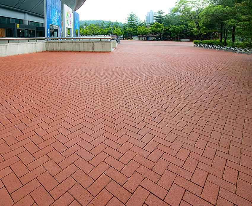 <div style=" letter-spacing:-1px; ">   	<div style="padding:10px 0 0 0; font-size:30px; color:#fff; font-weight:600; padding-bottom:14px;">점토보도벽돌</div>   </div>