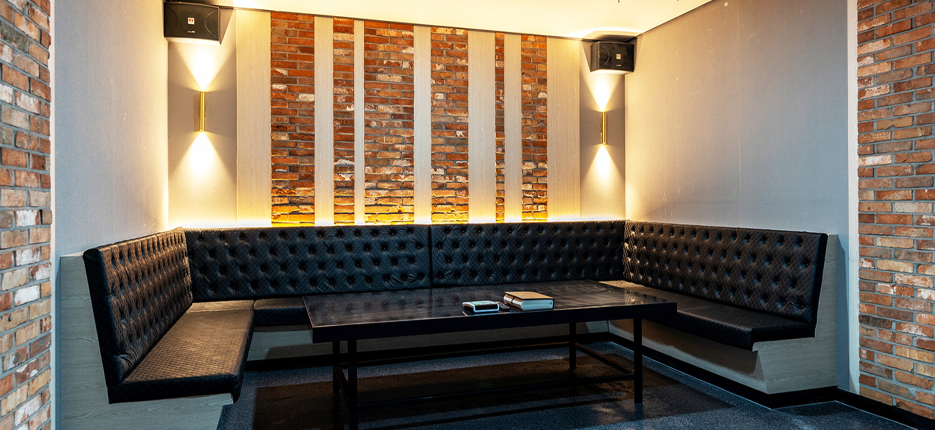 KARAOKE ROOM
