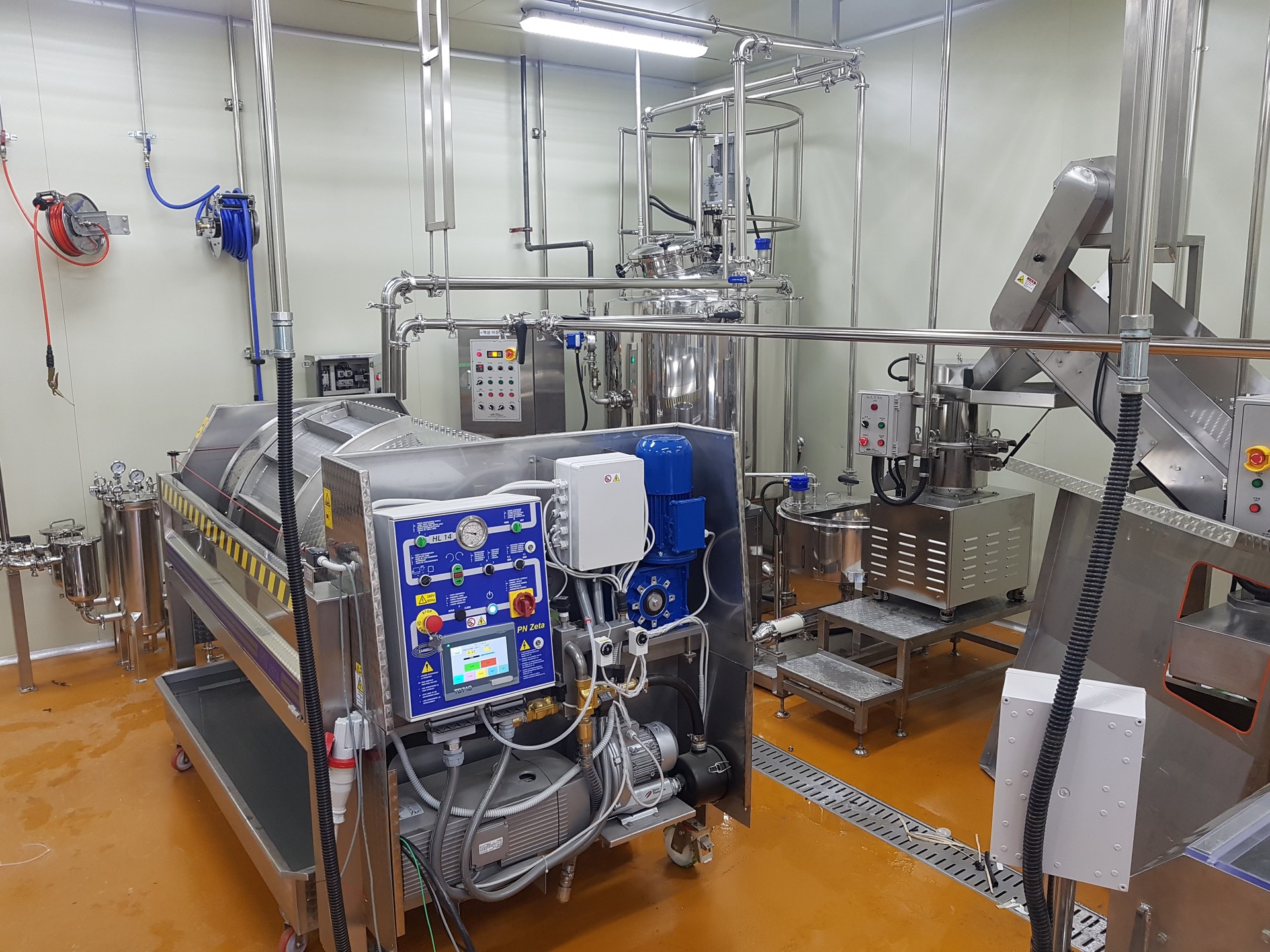 Installed View of Pneumatic Juicer
