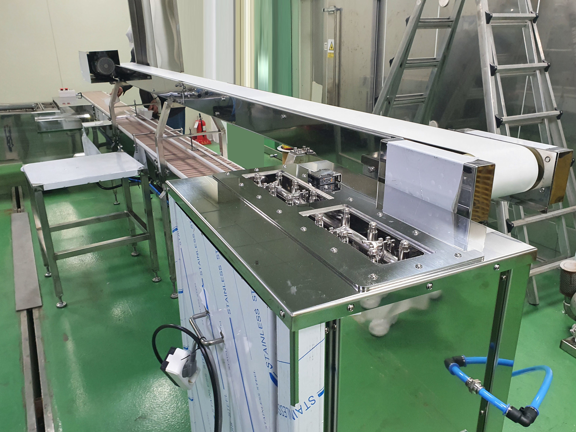 Installation View of Tray Bottle Washing Line