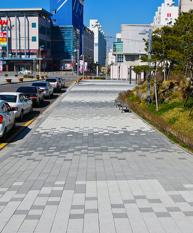 <div style="letter-spacing:-1px; ">  	<div style=" font-size:36px; color:#fff; font-weight:600; padding-bottom:14px;">인조화강블록</div>  	<div style="width:110px; height:40px; font-size:16px; color:#fff; font-weight:500; letter-spacing: -1px; border:1px solid #fff; border-radius:10px; padding: 10px 10px 10px 10px; margin:0 auto;">자세히 보기</div> </div>
