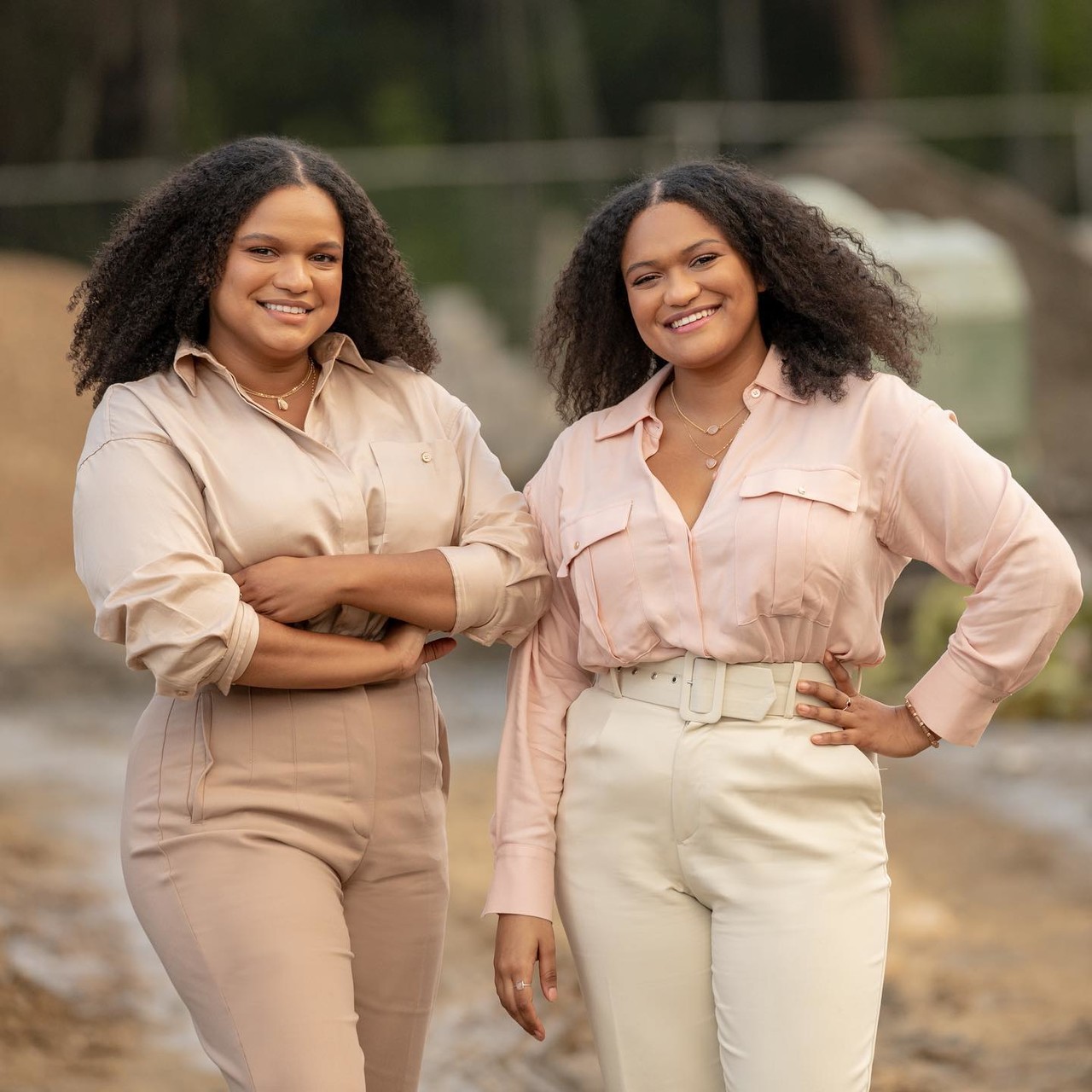 왼쪽: 자넷 리리아노(Janett Liriano), 오른쪽: 에리카 리리아노(Erika Liriano)