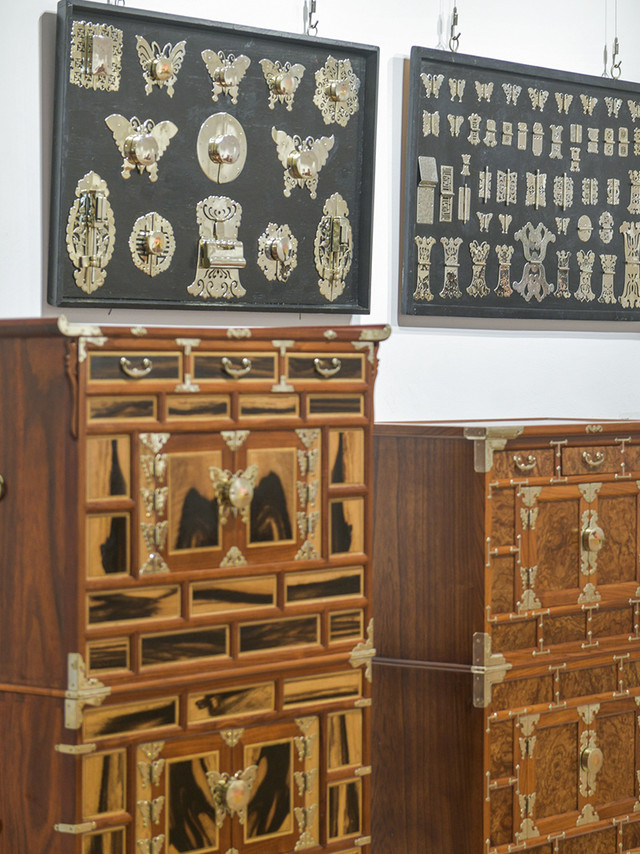 <h4 style="text-align: center;"><span style="color: rgb(255, 255, 255); font-size: 30px; letter-spacing: 0px;"><strong>통영 12크래프트</strong></span></h4>  <h4 style="text-align: center;"><span style="font-size: 14px; letter-spacing: 8px;"><p><br></p><img src="https://cdn.imweb.me/upload/S2023112006b32b823a19f/67e15b7337493.png" class="fr-fin fr-dib"></span></h4>  <p style="text-align: center;"> 	<br> </p>  <p style="text-align: center;"><span style="font-size: 16px;"><span style="color: rgb(255, 255, 255);">통영 메이드 프로젝트</span></span></p>  <p style="text-align: center;"><span style="font-size: 16px;"><span style="color: rgb(255, 255, 255);">유통 및 마케팅 활성화</span></span></p>  <p style="text-align: center;"> 	<br> </p>