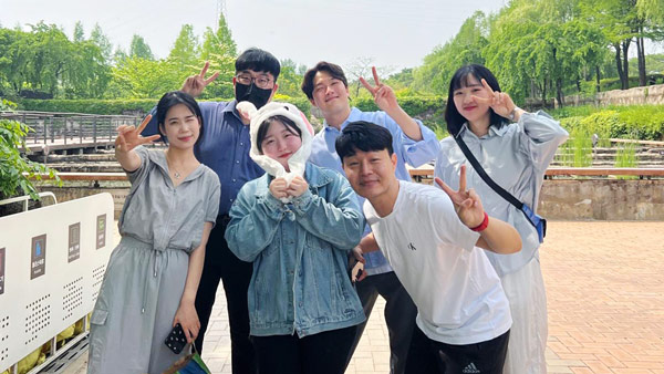 <h6 style="text-align: center;"><span style="color: rgb(255, 255, 255);"><strong>새가족안내</strong></span></h6>