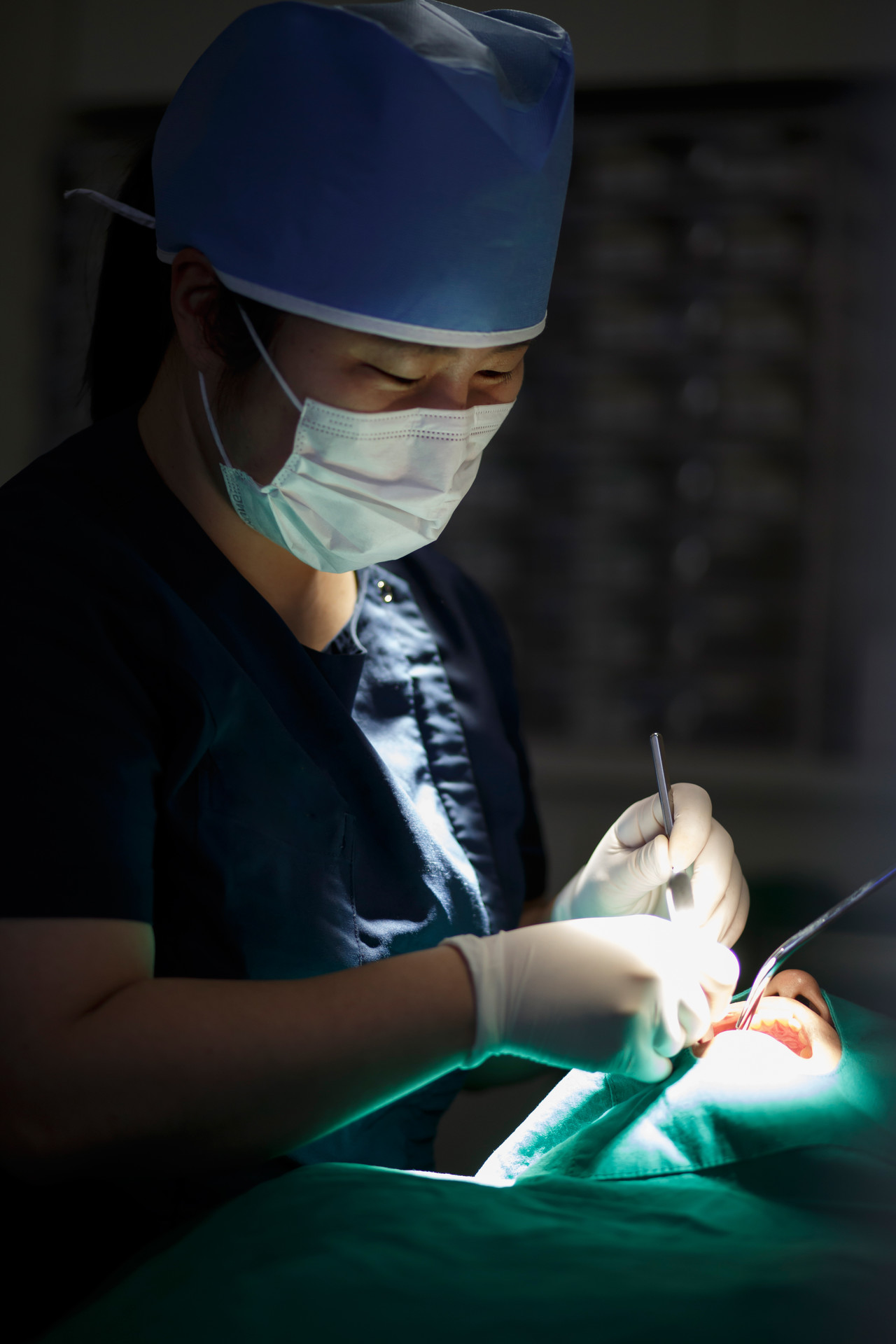 <div class="text-only-box">감으로만 하는 치료는 없습니다. 디지털로 보는 정밀한 진단만 있습니다.</div>  <style> .text-only-box {   position: relative;   display: inline-block;   width: 100%; /* 박스 너비를 조정 */   max-width: 600px; /* 최대 너비를 지정 */   color: white; /* 텍스트 색상 */   background-color: rgba(0, 0, 0, 0.7); /* 반투명 배경 */   padding: 30px; /* 박스 안쪽 여백 */   border-radius: 10px; /* 모서리를 둥글게 */   font-size: 24px; /* 텍스트 크기를 키움 */   font-weight: bold; /* 텍스트 굵기 */   text-align: center; /* 텍스트를 중앙 정렬 */   margin: 20px auto; /* 중앙 배치 및 외부 여백 */   box-shadow: 0 4px 6px rgba(0, 0, 0, 0.2); /* 박스 그림자 효과 */   line-height: 1.5; /* 줄 간격을 늘려 가독성 향상 */ } </style>