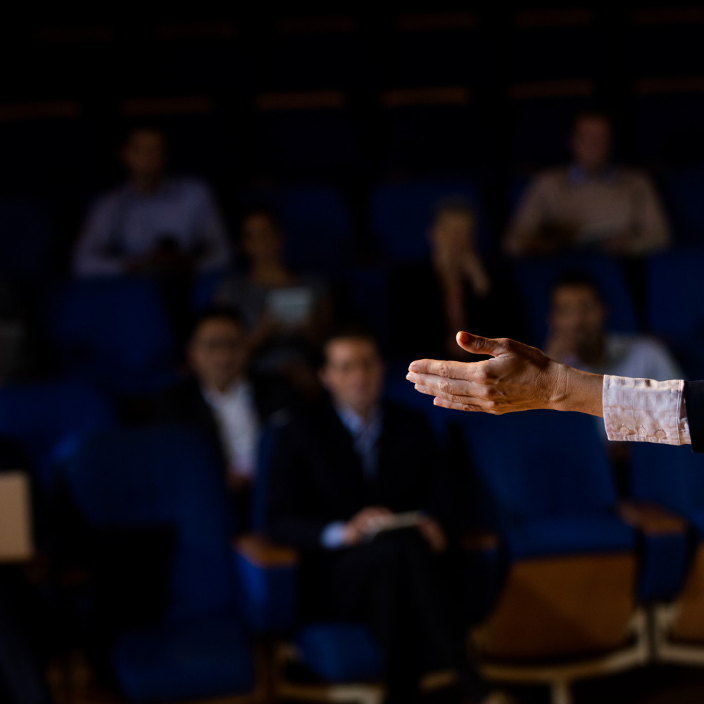 <strong>현장에서 증명된<br>전문 강의 & 워크숍</strong>