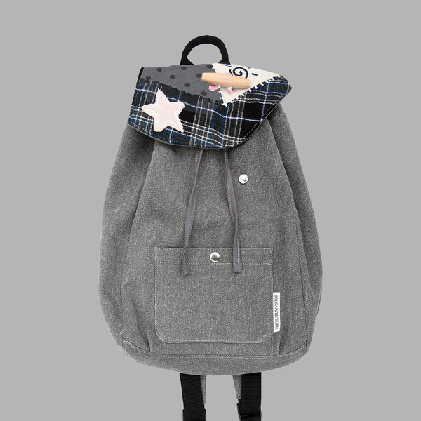 PATCHWORK STRING MINI BACKPACK (GREY) : THE MUSEUM VISITOR