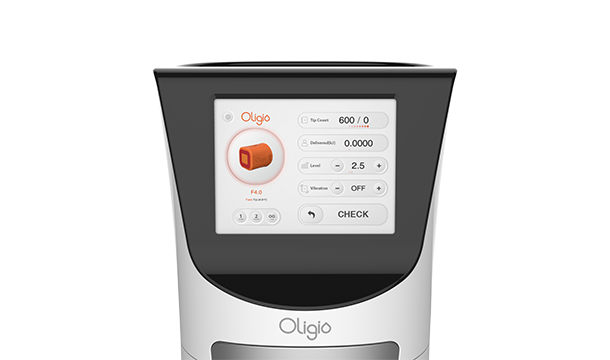 올리지오 리프팅 기기의 디스플레이를 보여주는 이미지입니다. 디스플레이에는 각 수치들이 있으며 우측 하단에는 CHECK라는 표시가 있습니다.