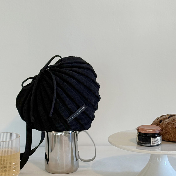 PLEATS MAMA 正規品関税込み HEART BAG BLACK HEART BAG BLACK : PLEATSMAMA: Sustainable Knit Pleats Bag