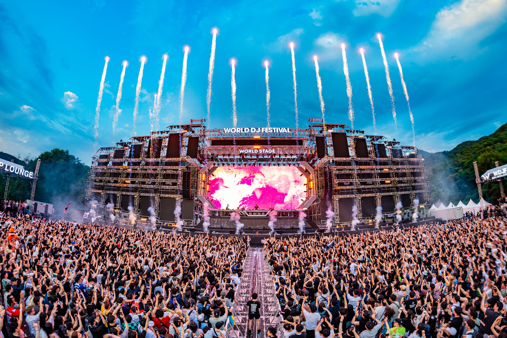 <p style="line-height: 0.9; padding-top: 20px;"><span style=" font-family: Pretendard; padding: 60px 0px 0px 20px;"><b>2024 World DJ Festival</b> <br><span style=" font-family: Pretendard; padding: 60px 0px 0px 20px; font-size: 16px; margin-bottom: 60px;">After movie</span></p>