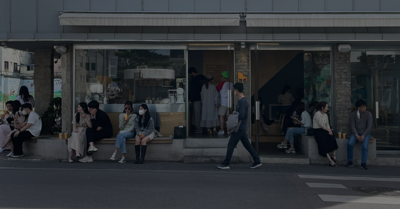 <p style="margin-bottom: 6px; margin-left: 6px; line-height: 1.5; letter-spacing: -0.02em; text-align: left;"><span style="font-size: 16px; font-weight: 600; color: rgb(255, 255, 255);">본점</span><span style="font-size: 14px; color: rgb(255, 255, 255, 0.6);"><br>대구 중구 경상감영길 62 1층</span></p>