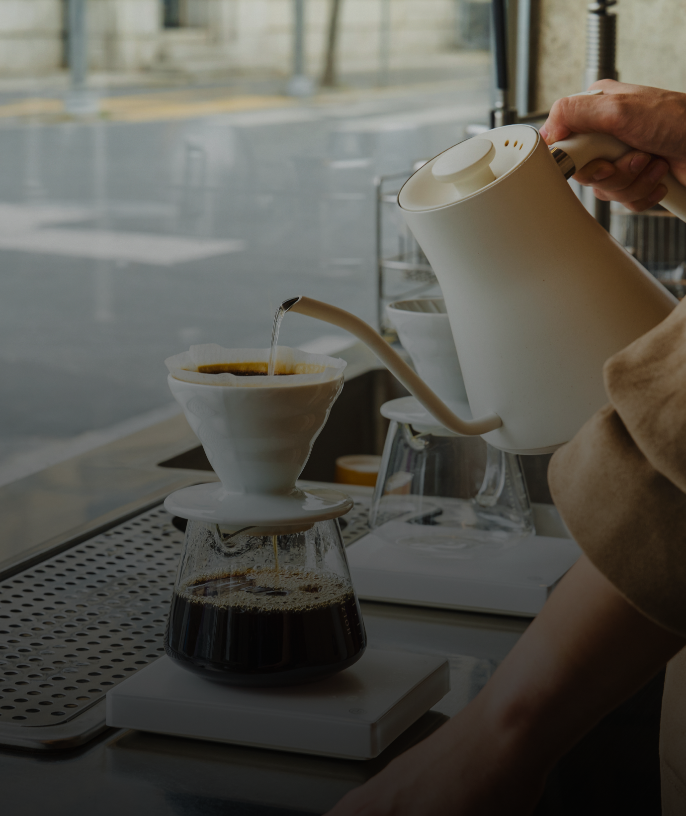 <div style="font-size: 16px; color: white; position: relative; right: 20px; bottom: 20px; letter-spacing: -0.02em; font-weight: 600; line-height: 1;">     Franchise Inquiry     <span style="margin: 0 8px; border-left: 1px solid white; height: 12px; display: inline-block; vertical-align: middle;"></span>     가맹 모집 </div>