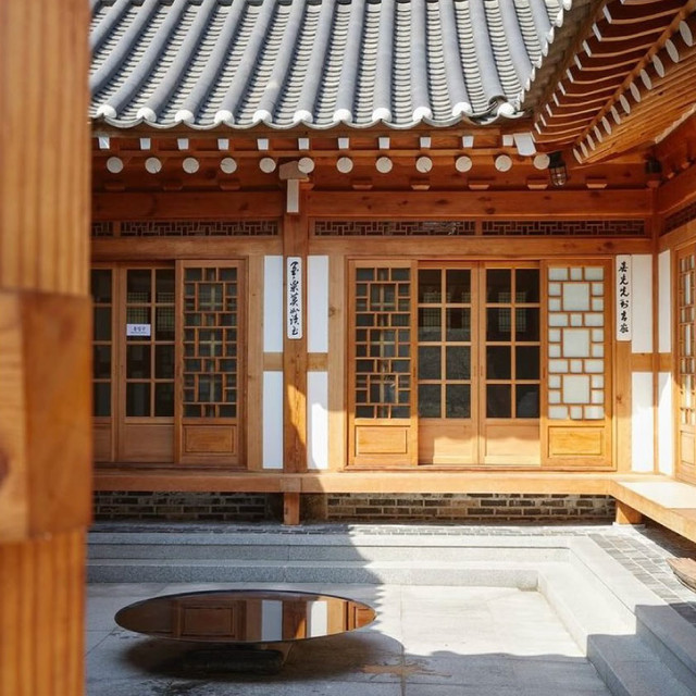 </b><p>홈오피스 공간</p><div class="btn"><b>RENTAL NOW</b></div>