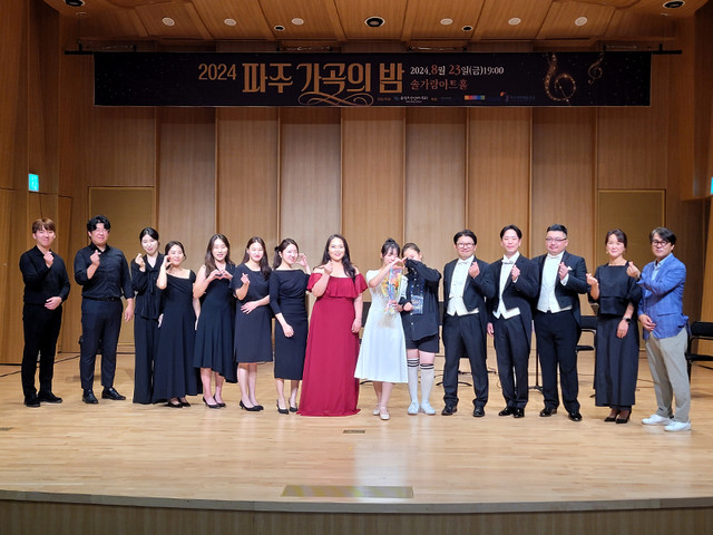 출연진과 스탭들