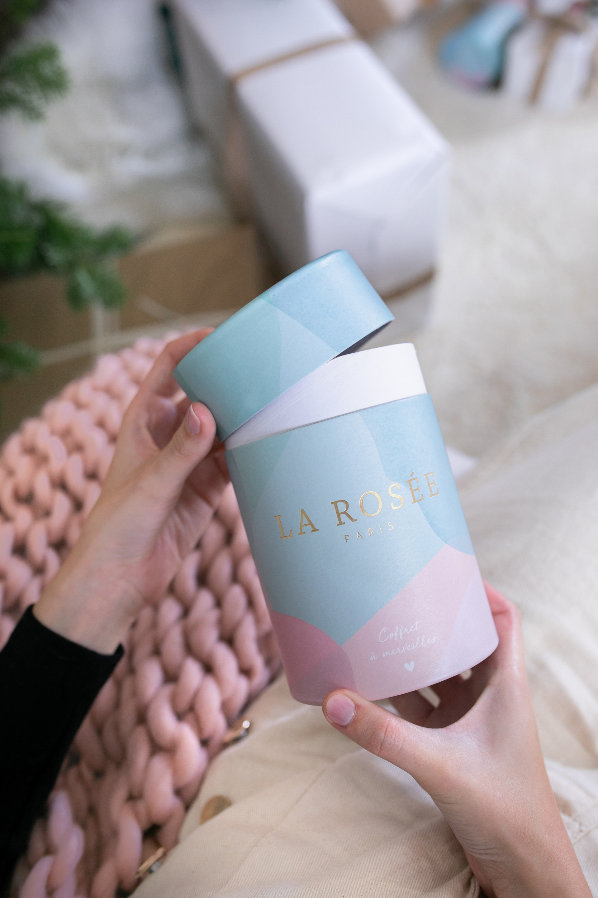 <h5 style="text-align: left; font-family: 'Pretendard', sans-serif; font-size: 30px; font-weight: bold; color: #FFFFFF; margin-bottom: 5px;">     공식몰 단독 구성 </h5>  <p style="text-align: left; font-family: 'Pretendard', sans-serif; font-size: 14px; line-height: 1.6; color: #FFFFFF;">     라로제 단독 구성을 최대 혜택으로! </p>